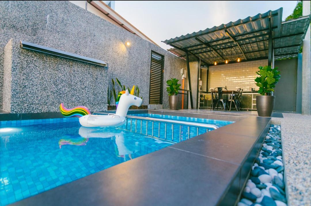 The Luxury Villa -Private Pool- Pantai Cenang  Kültér fotó